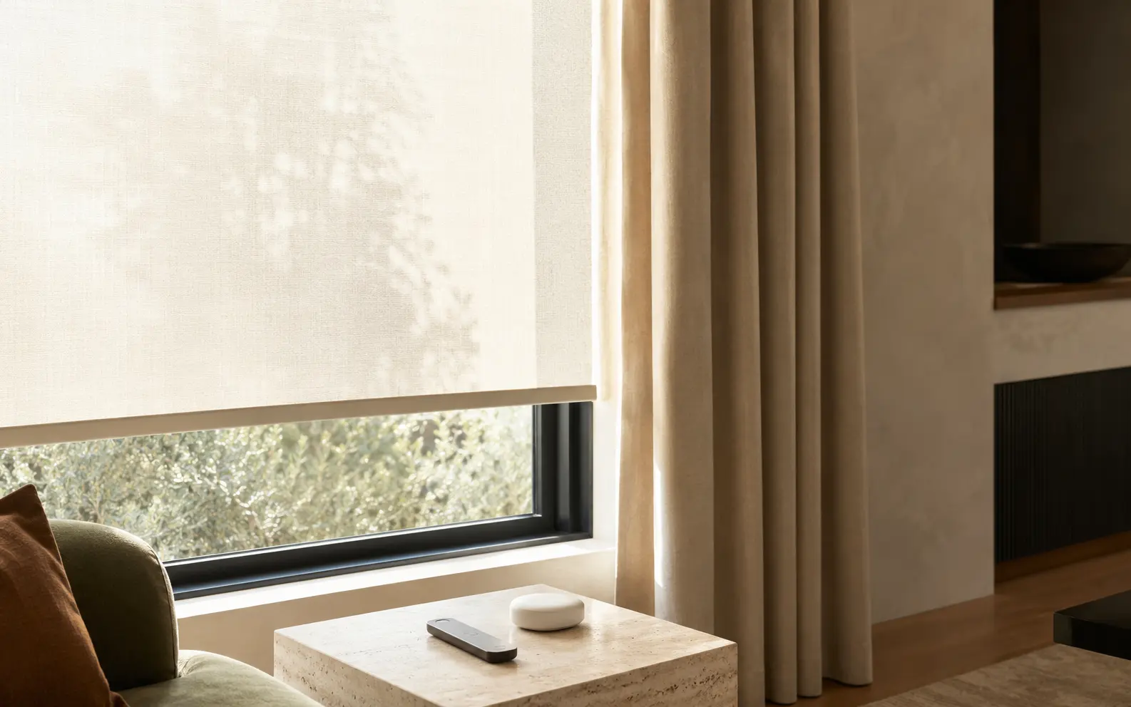 Automatización de persianas compatible con Alexa en una residencia